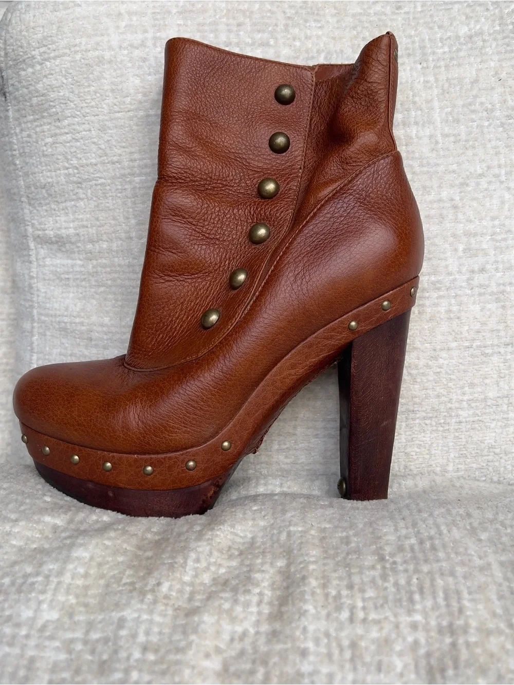 UGG Australia COSMIA Chestnut Brown Leather Platform Heel Boot